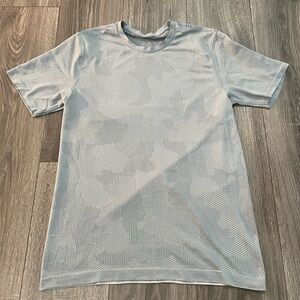 Men’s Lululemon Metal Vent Breathe T-shirt size medium